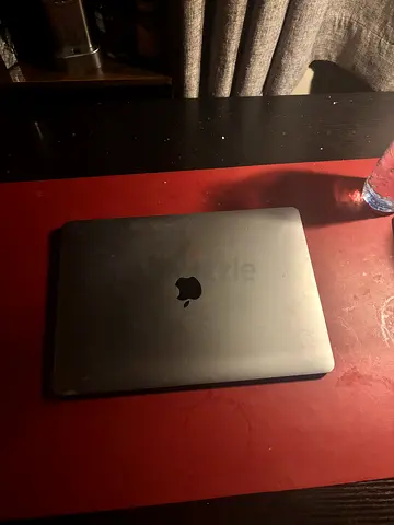 MacBook Air M1 256gb 86% battery, broken screen