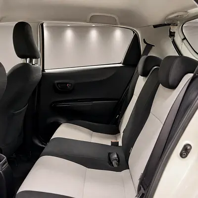 2013 Toyota YARIS — фото 5
