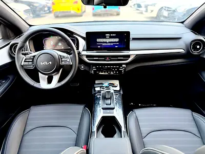 صورة 8 لـ 2025 KIA K3