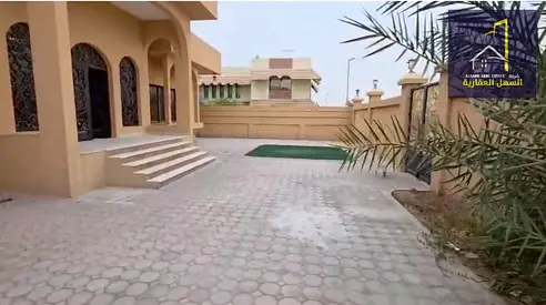 فيلا واسعة للإيجار في الفلج – موقع مميز بالقرب من الحديقة