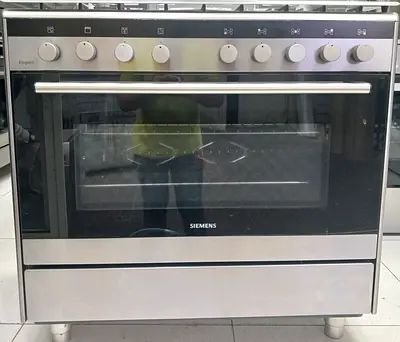 Siemens Full Gas Cooker 90x60cm with Oven Excellent Condition It have With Grill Frame.