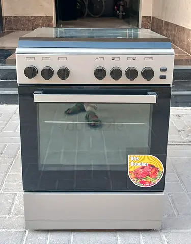 This is CANDY gas cooker, with 4 burners, its condition is working perfect.