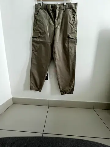 Uniqlo cargo joggers