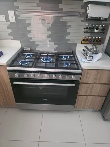 Siemens full gas cooking 90 by 60 cm