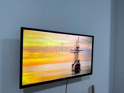 32-inch TV in excellent condition