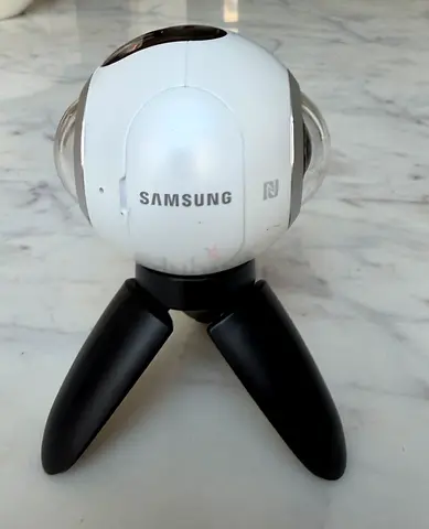 Samsung Gear 360 (360° VR Camera) with Mini Tripod & Case