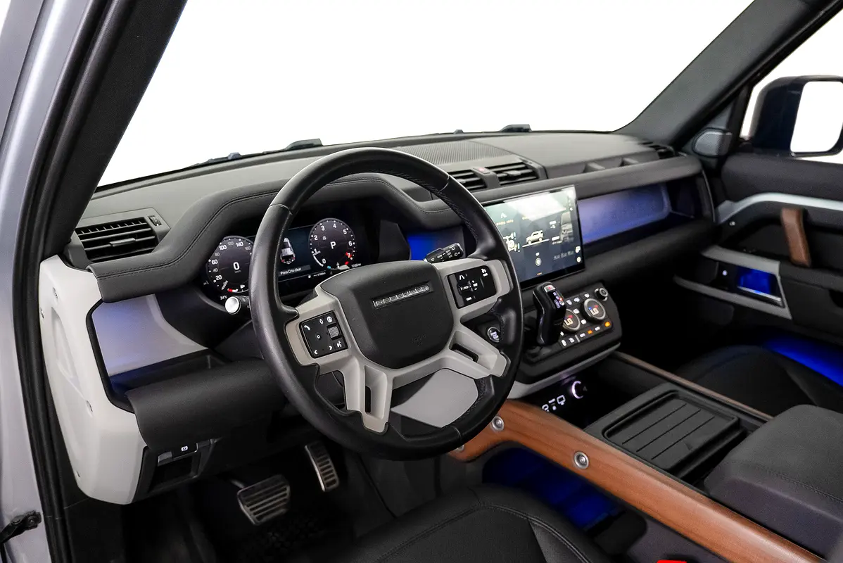 Land Rover Defender 2024