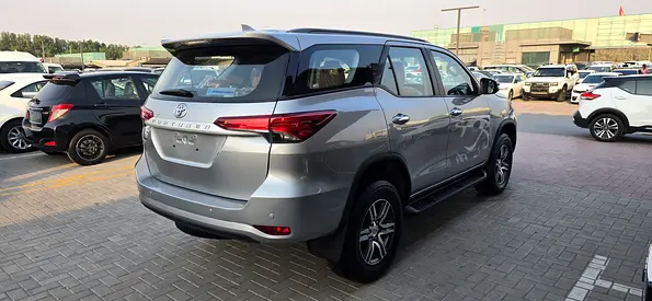 صورة مصغرة 5 لـ 2023 Toyota FORTUNER