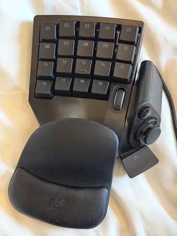 Razer Tartarus pro gaming keypad (mechanical switch)