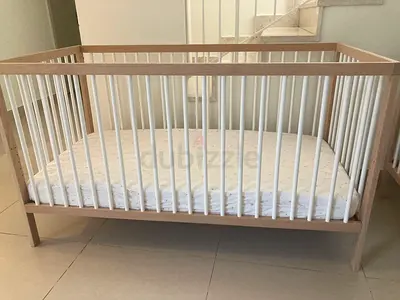 Baby Crib with Mattress & Sheet - Excellent Condition