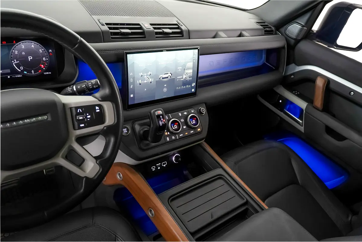 Land Rover Defender 2024