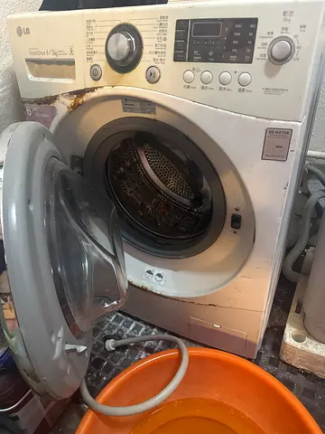 Used front-load washing machine - needs minor repair (door detached)