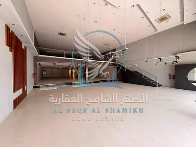 معرض للإيجار في الصناعية 4 | 7,500 قدم مربع | مباشر على شارع الوحدة | تشطيب مودرن | ميزانين | تكييف مركزي