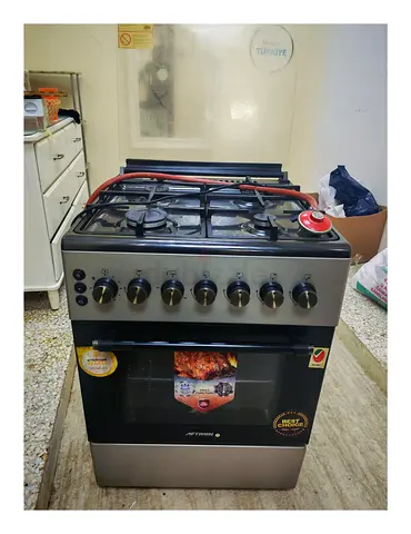 Afitron 4-Burner Gas Cooker with Oven - used