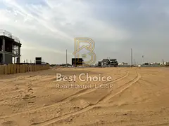 Three plots of land for sale, close to services and the mosque.