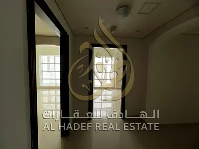 إيجار شقة غرفتين وصالة خلف كريستال بلازا، غرفة خادمة وغرفة غسيل، 4 حمامات، خزائن حائط، باركين ومرافق مجانية، شهر مجاني، جيم ومسبح وحديقة وجاكوزي وساون