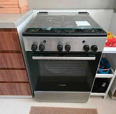 Bosch 4 Burner 60/60 freestanding gas cooking range with oven - good condition,free delivery