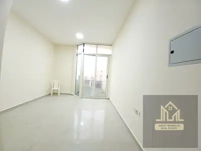 specious apartment \\ neat and clean \\ prime location // family building