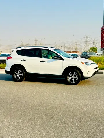 2017 Toyota RAV 4 — миниатюра 3