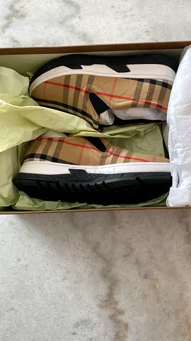 Sneaker boy Burberry new original