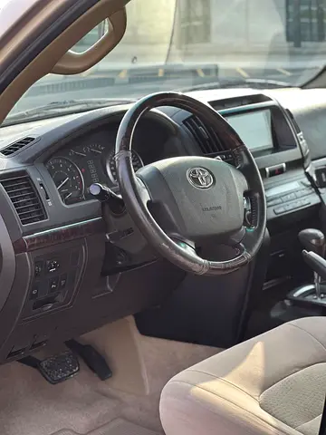 صورة 9 لـ 2010 Toyota LAND CRUISER