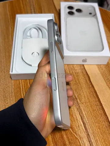IPHONE 17 PRO MAX SILVER (READ AD)