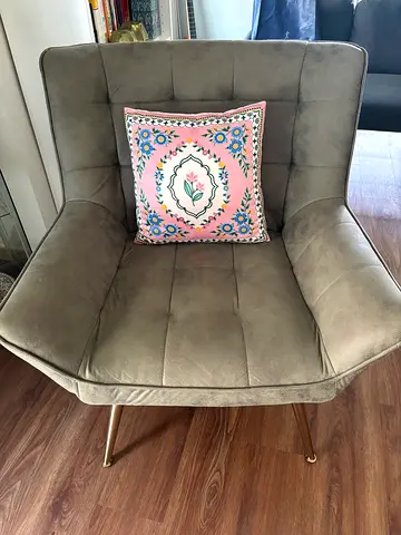 1 seater sofa perfect for living room