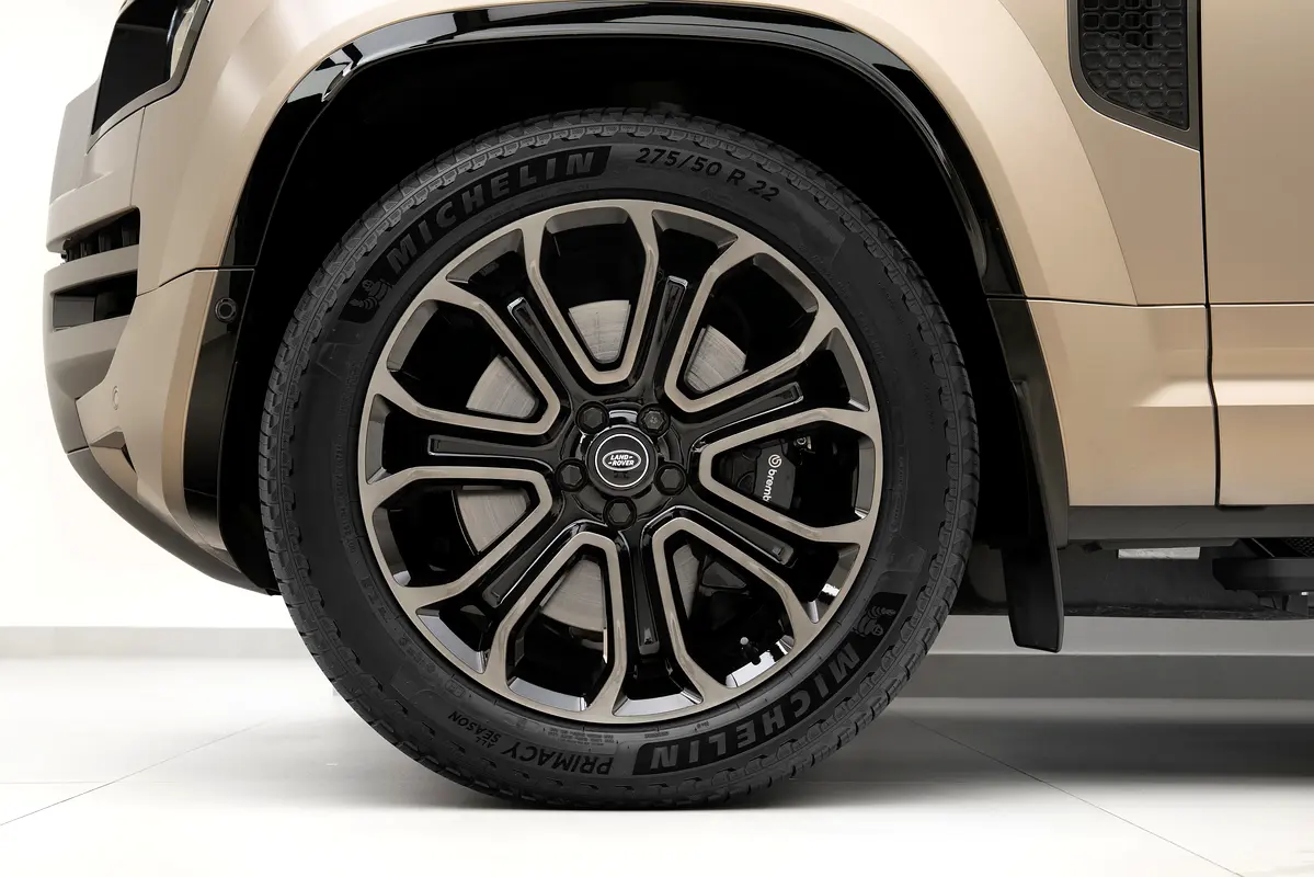 Land Rover Defender 2025