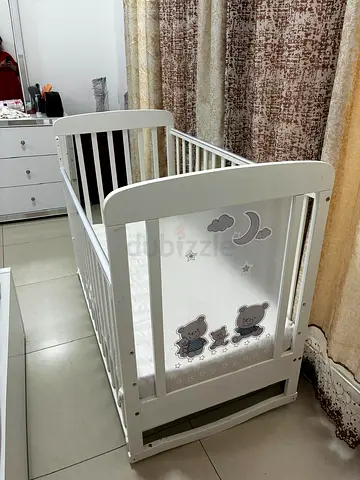 White Wooden Baby Crib with Rocking Base – Good Condition