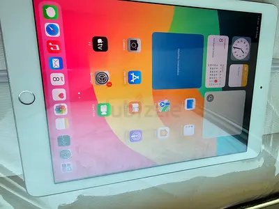 Apple iPad (white) in good working condition - WiFi model