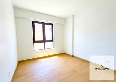 Vacant | Beach Access | Spacious