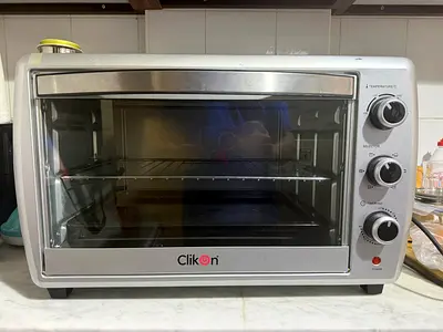 Oven / Toaster Oven - Good Working Condition