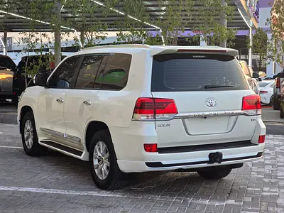 صورة 8 لـ 2019 Toyota LAND CRUISER
