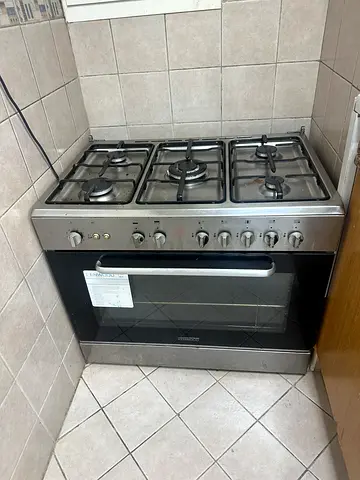 Used stainless steel freestanding gas cooker with oven, 5 burners