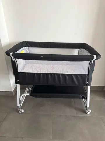 Baby Bassinet, Portable Bedside Bassinet, Twin-Friendly, 4-in-1 Bedside Crib with Waterproof Mattres