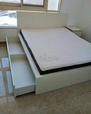 IKEA malam bed with mattress King size bed 2 storage drawers underneath is availabl