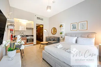 Contemporary Studio | August Deal | | Free Parking