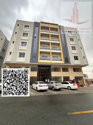 محل تجاري حديث بميزانين في أبراج لمار الجرف 22م