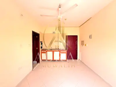 Spacious Studio apartment Near muwelaih bus station Family building 18k rent Prime location
