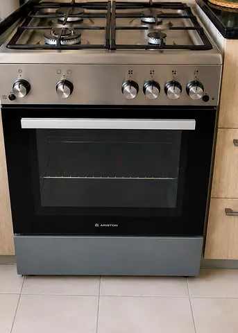 Ariston Stainless Steel Gas Cooker with Oven - Excellent Working Condition
