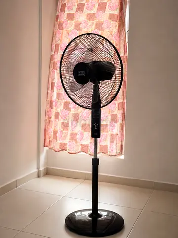 Black+Decker Adjustable 16" Pedestal Fan - Good Working Condition