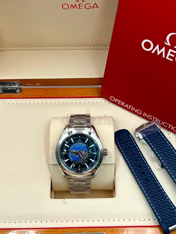 This Omega Seamaster Aqua Terra Worldtimer features a 43mm stainless steel case and a distinctive bl