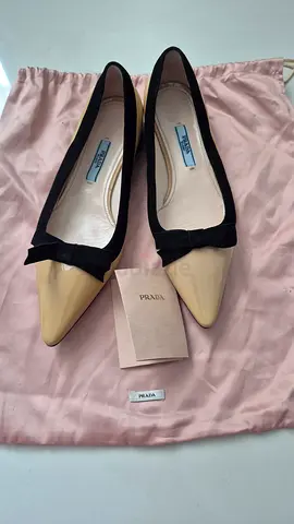 Prada two-tone pointed pumps - unworn, excellent condition