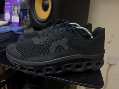 On Cloud Monster Void size44