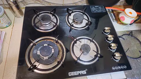 4 burner stove @ aed 150