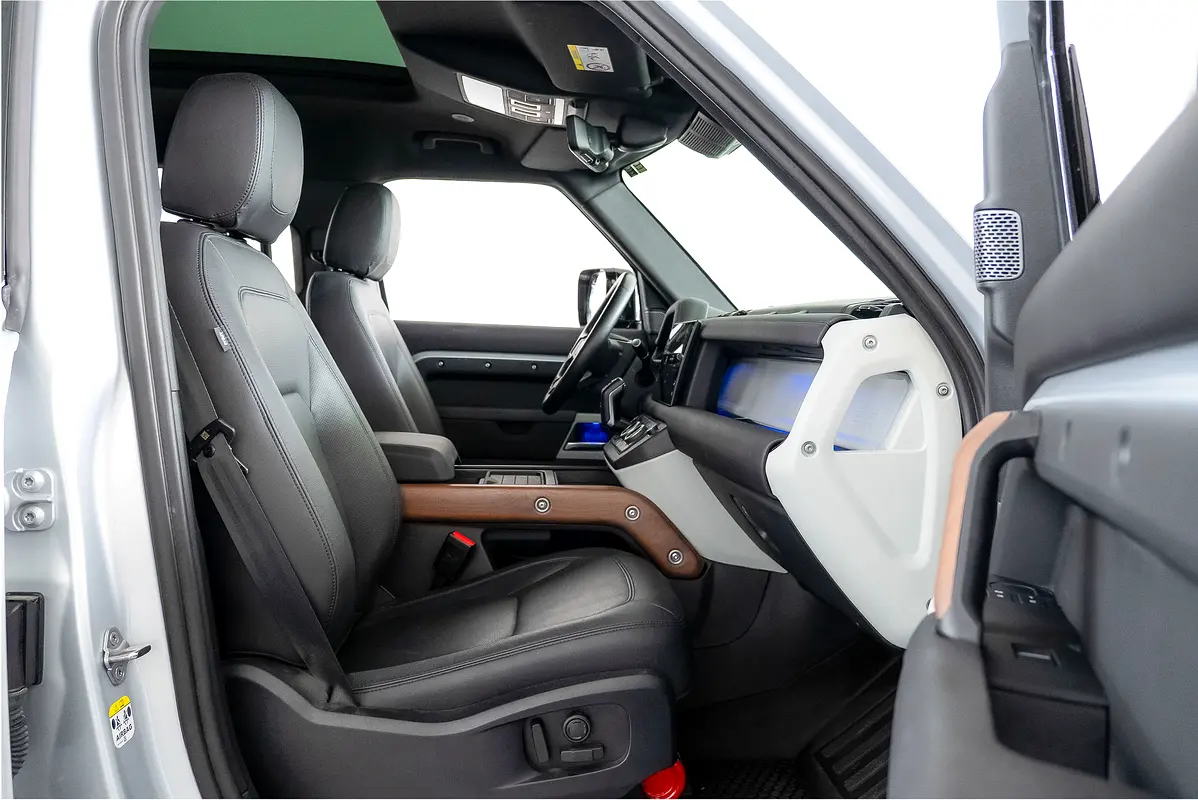 Land Rover Defender 2024