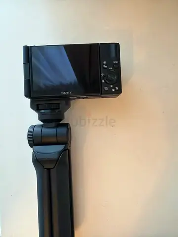 Sony compact digital camera with tabletop tripod - Perfect working condition + box included