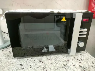 Black & Decker countertop microwave — good working condition