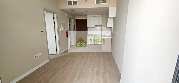Spacious 1 BR | Ready To Move | Prime Location