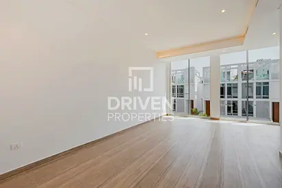Contemporary Elegant | Rooftop Pool | Vacant